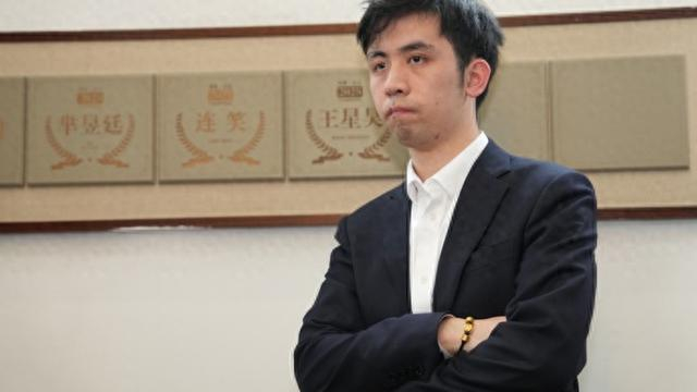 乐鱼娱乐在线登录入口-22岁王星昊成功卫冕天元头衔：冠军舞台的吸引力越来越大|决赛|围棋|上海|小星昊|杨楷文_新浪体育_新浪新闻